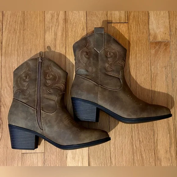 Amazon Shoes Womens Cowgirl Boots Never Been Worn Size